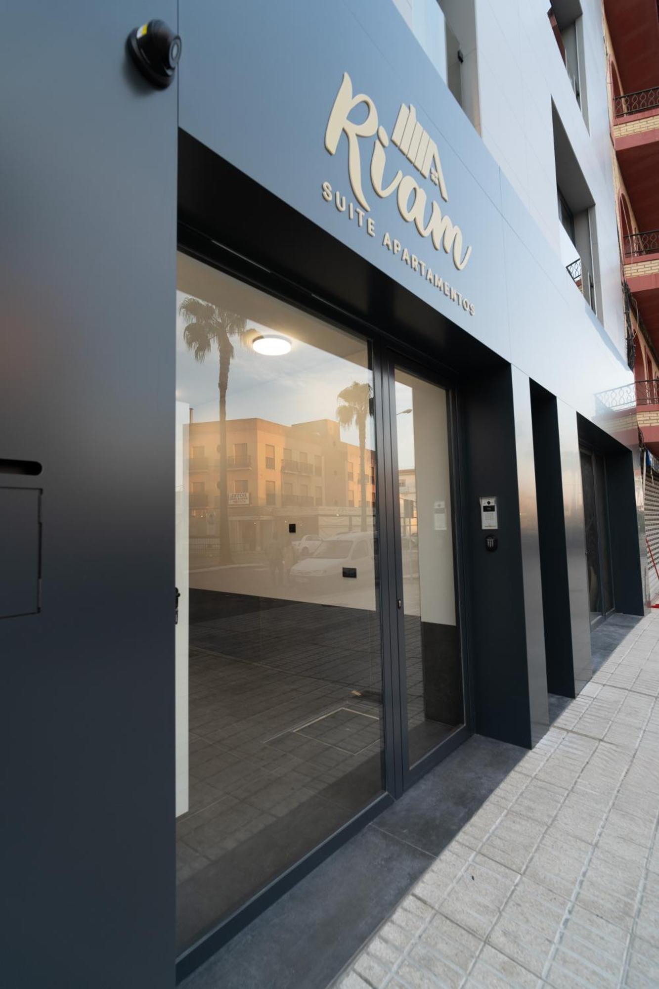 Riam Suites Apartamentos Los Palacios Y Villafranca Exterior foto